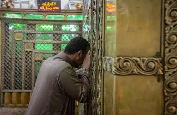 المدد بين الاستعانة المشروعة والاستغاثة الممنوعة: تأصيلٌ ونقدٌ لمفهومٍ صوفيّ
